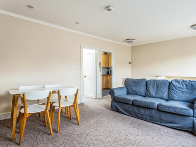 1 bedroom flat for rent in Gordon Place, Kensington, W8