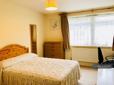 1 bedroom flat share for rent in Chester Close South, London, NW1