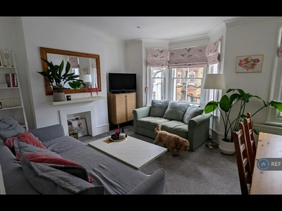 1 bedroom flat share for rent in Ingelow Road, London, SW8