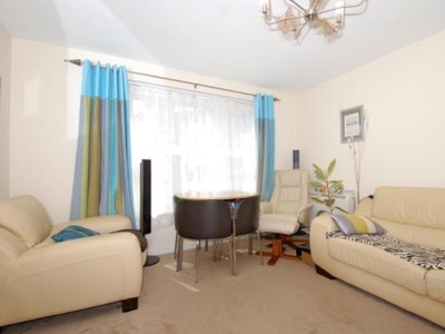 2 Bed Flat/Apartment For Sale in Newbury, Berkshire, RG14 - 4845805