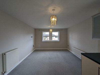 2 bedroom apartment for rent in Meadowbank Close, Isleworth, TW7