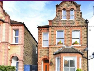 2 bedroom flat for rent in Buckingham Road, London, N22