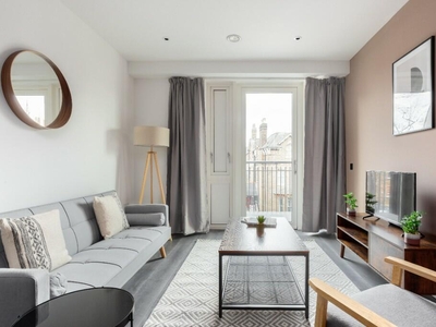 2 bedroom flat for rent in Glenthorne Road, London, W6