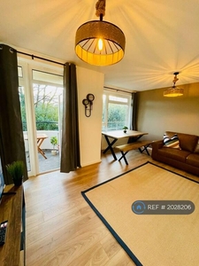 2 bedroom flat for rent in Hillside Court, Penylan, Cardiff, CF23