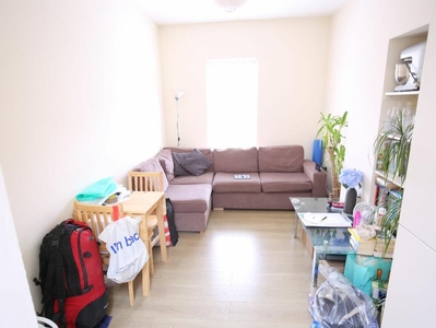 2 bedroom flat for rent in Holloway Road, London, N7