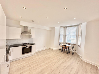 2 bedroom flat for rent in Lichfield Road, NW2