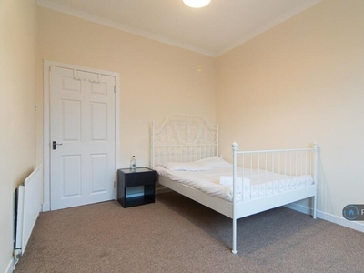 2 bedroom flat for rent in Merton Drive, Glasgow, G52