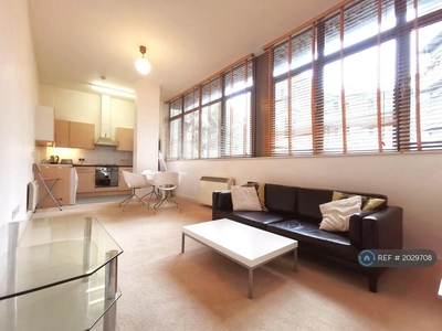 2 bedroom flat for rent in New Park Road, London, SW2