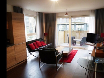 2 bedroom flat for rent in Pell Street, London, SE8