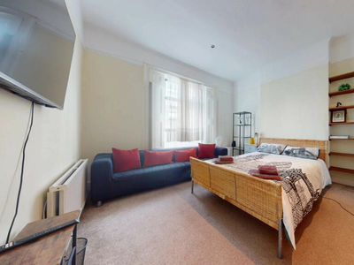 2 bedroom flat for rent in Richborne Terrace, London, SW8