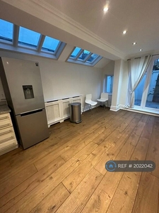 2 bedroom flat for rent in Tynemouth Street, London, SW6