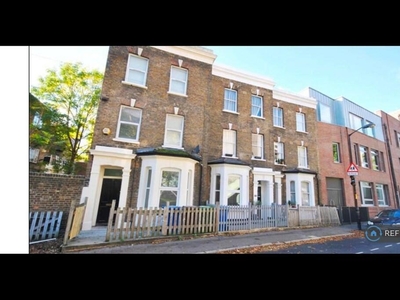 2 bedroom maisonette for rent in Dawes Street, London, SE17