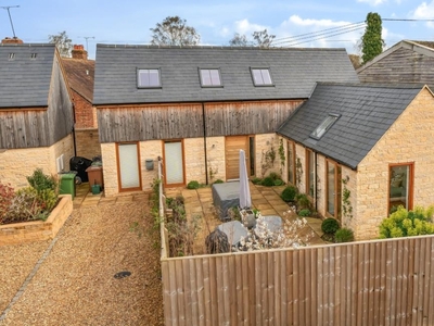 3 Bed Barn Conversion For Sale in Waterstock, Oxfordshire, OX33 - 5377509