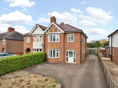 3 Bed House For Sale in Ledbury Road, Hereford, Herefordshire, HR1 - 5295820