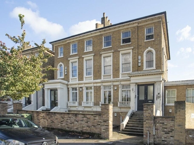 3 bedroom apartment for rent in St Johns Crescent, Sw9, SW9