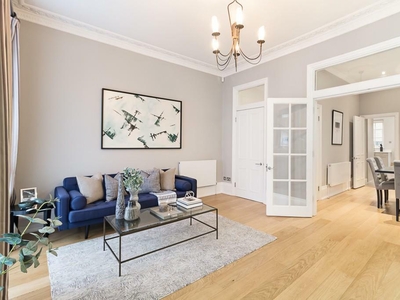 3 bedroom flat for rent in Beauchamp Place, London, SW3