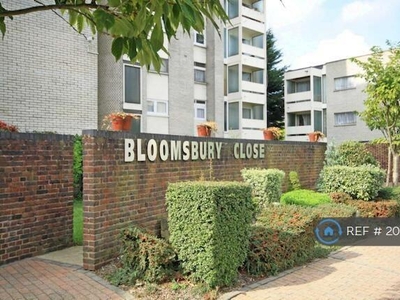 3 bedroom flat for rent in Bloosmsbury Close, London Ealing, W5