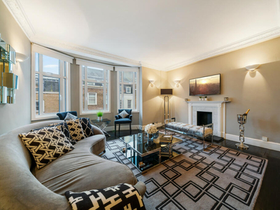 3 bedroom flat for rent in Connaught Court, Connaught Street, W2