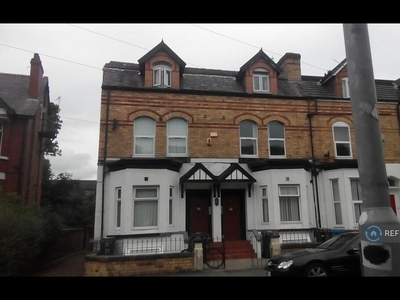 3 bedroom flat for rent in Granville Road, Manchester, M14