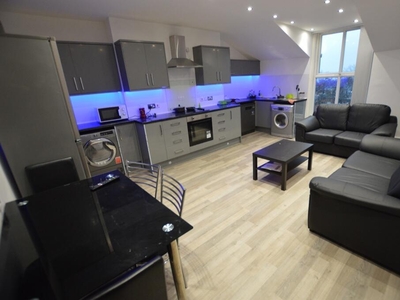 4 bedroom apartment for rent in Moorland Road, Leeds, West Yorkshire, LS6