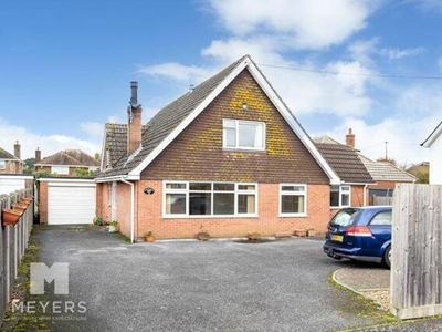 4 Bedroom Detached House For Sale In New Road, Ringwood