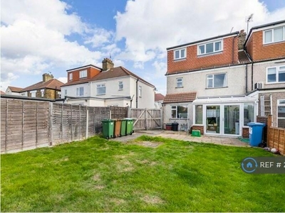 4 bedroom semi-detached house for rent in Gipsy Road, Welling, DA16