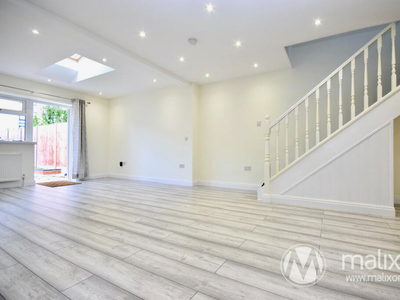 4 bedroom terraced house for rent in Fishponds Road, London, SW17