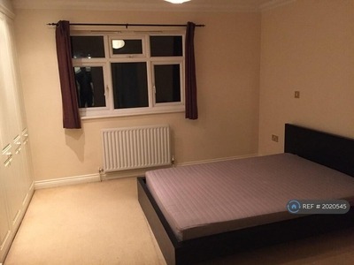 4 bedroom terraced house for rent in The Rye, London, N14