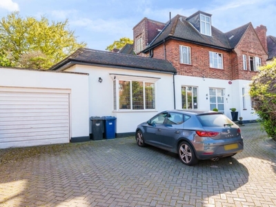 6 Bed House For Sale in Arden Road, Finchley, N3 - 4960268
