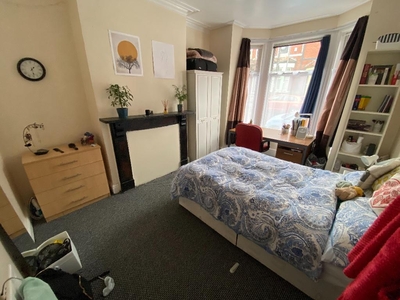 6 bedroom terraced house for rent in Hessle Place, Leeds, West Yorkshire, LS6