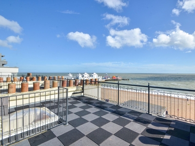 Apartment for sale with 2 bedrooms, Southsea, Hampshire | Fine & Country