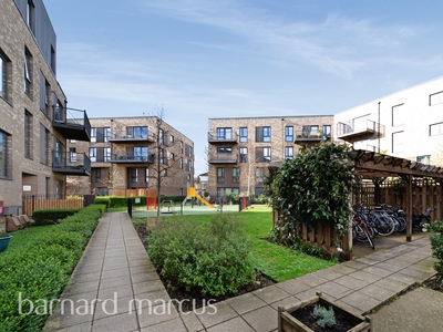 Fisher Close, London - 2 bedroom apartment