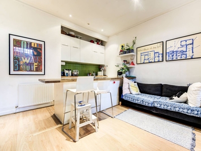 Flat in Courtfield Gardens, South Kensington, SW5