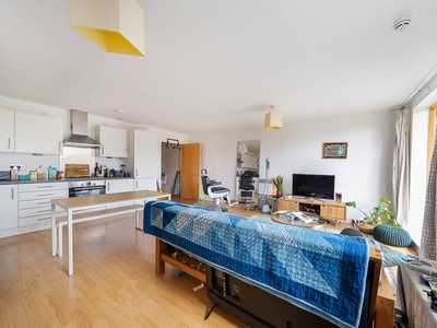 Flat in Tay Court, Meath Crescent, Bethnal Green, E2