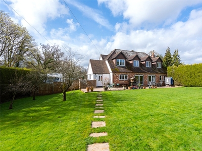 Fleet Hill, Finchampstead, Wokingham, Berkshire, RG40 4 bedroom house in Finchampstead