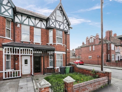 5 bedroom end of terrace house for sale in Carr Lane, York, YO26