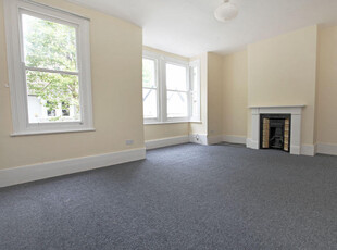 1 bedroom flat for rent in Harold Road, Leytonstone, E11