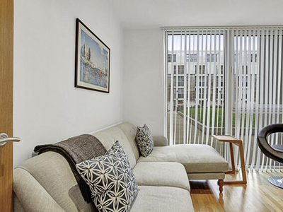 1 Bedroom Flat For Rent In Lanterns Way, London