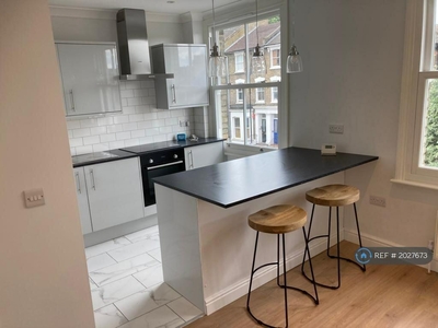1 bedroom flat for rent in Limes Grove, London, SE13