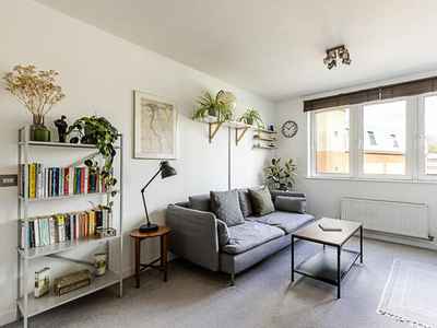 1 Bedroom Flat For Rent In Tyssen Street, London