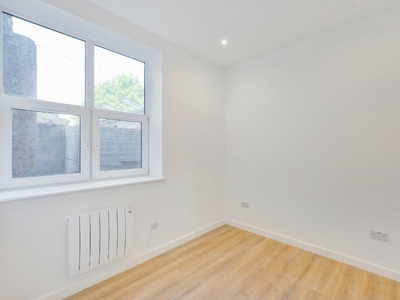 1 bedroom flat for rent in York Parade, Great West Road, London, TW8