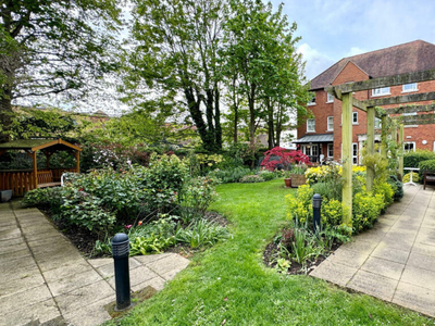 1 bedroom flat for sale in Abbots Lodge, Roper Road, Canterbury, Kent CT2 8FD, CT2