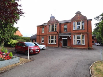 1 bedroom flat for sale in Hucclecote Lodge, Hucclecote Road, Gloucester, GL3 3SH, GL3