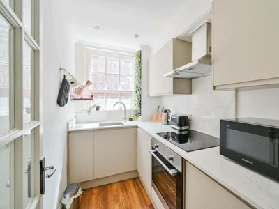 1 Bedroom Flat For Sale In Hyde Park Estate, London