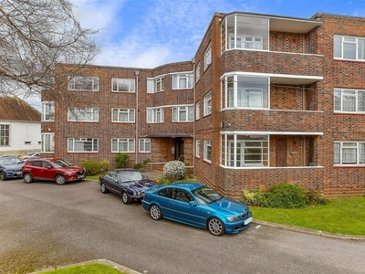 1 bedroom ground floor flat for sale in Lansdowne Road, Worthing, West Sussex, BN11