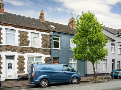 1 bedroom ground floor flat for sale in Lower Cathedral Road, Cardiff, CF11