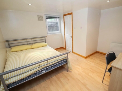 6 bedroom house share for rent in Burchett Terrace, Leeds, West Yorkshire, LS6