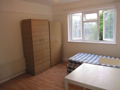1 bedroom house share to rent London, W5 4NP