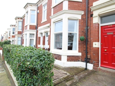 2 bedroom apartment for rent in Biddlestone Road, Heaton, Newcastle Upon Tyne, NE6