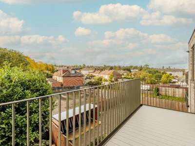 2 bedroom apartment for rent in Durnsford Road, London, SW19